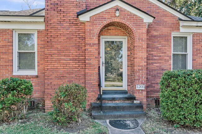 Foto del edificio - Charming 3 Bed 2 Bath Home in Hanahan Avai...