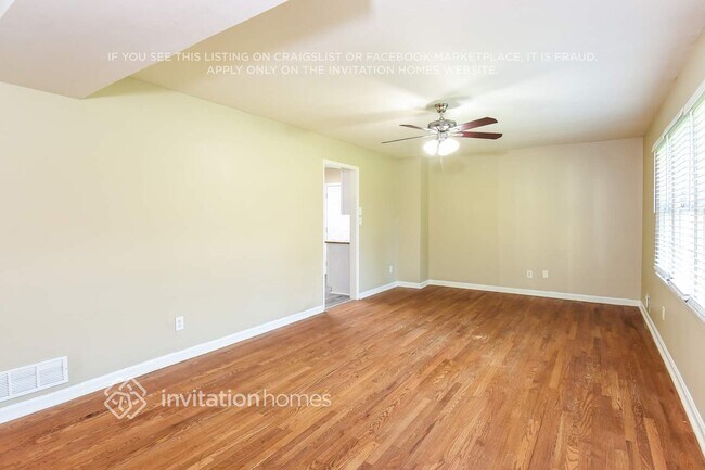Building Photo - 1634 E Lake Dr