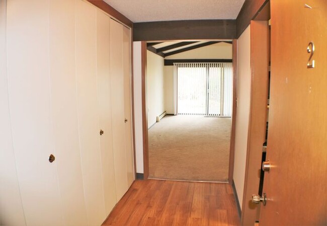Building Photo - $1,250 | 2 Bedroom, 1 Bathroom Condo | Des...