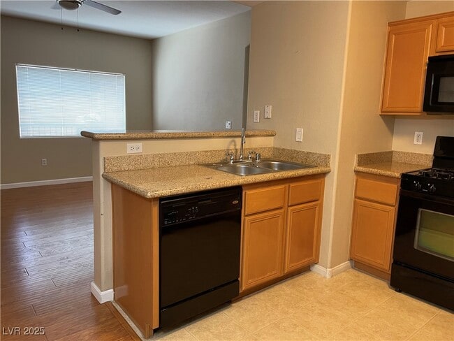 Building Photo - 7701 W Robindale Rd