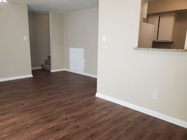 Foto del edificio - 2 Bed, 1 Bath Townhome-Style Fourplex