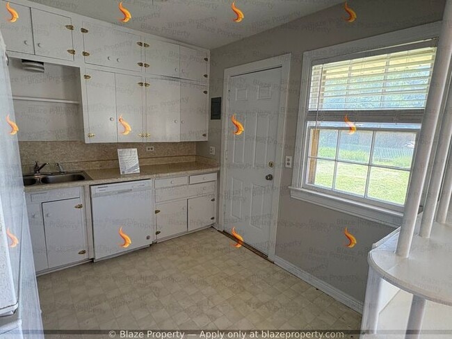 Building Photo - For Rent: 2 Bed | 1 Bath Home