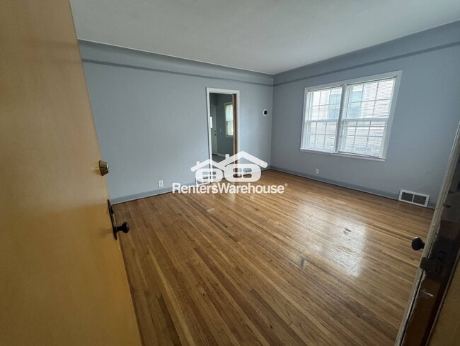 Building Photo - 4628 Cedar Ave S