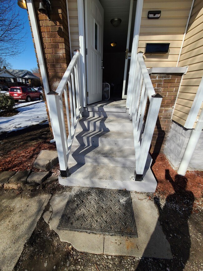 Front Entry - 417 S Spencer Ave