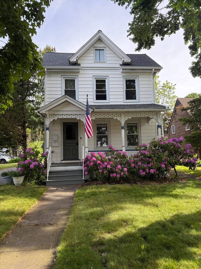 Building Photo - 96 W Main St