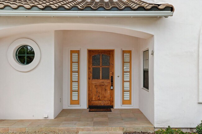 Foto del edificio - San Marcos Court is in a beautifully maint...
