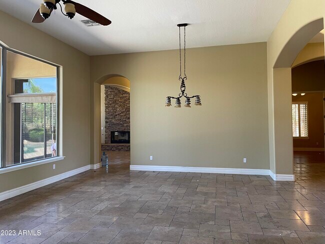 Building Photo - 1708 W Yosemite Pl
