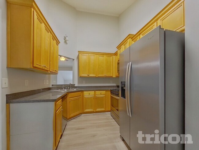 Foto del edificio - 7134 Creeksong Dr