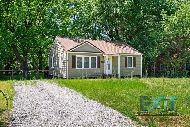 Foto del edificio - Fully Remodeled Home in Quiet Chase City Neighborhood