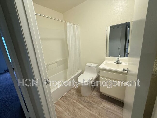 Building Photo - 10418 Scoville Ave