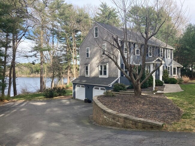Foto del edificio - 145 Pine Lake Rd