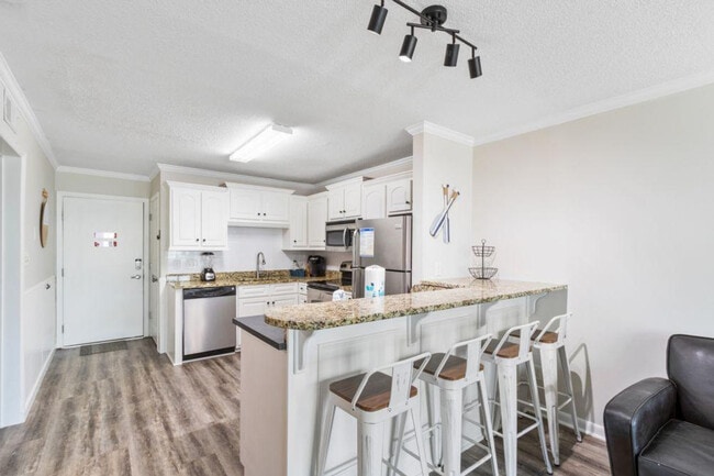 Building Photo - 400 Plantation Rd