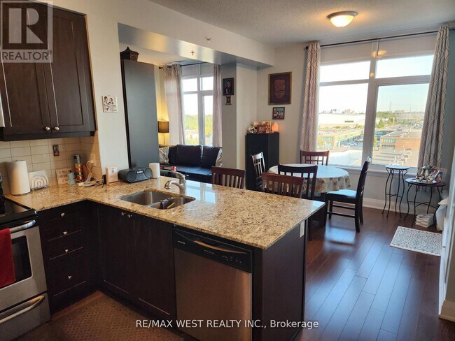 Photo du bâtiment - 24-624 Woodstream Blvd