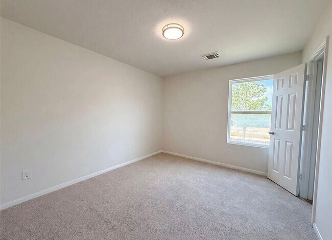 Building Photo - 5055 Blue Spruce Hill St