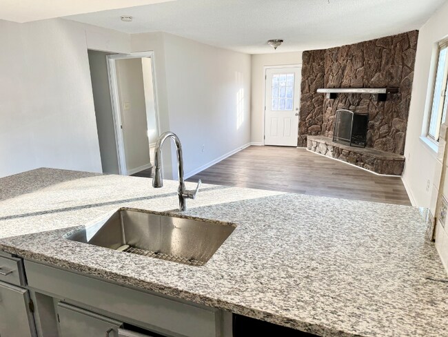 Building Photo - 2840 Belden St