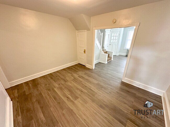 Building Photo - 3 Bedroom townhome in Olney-Oak Lane, Phil...