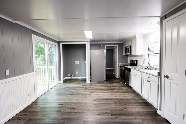 Building Photo - 4413 Basswood St