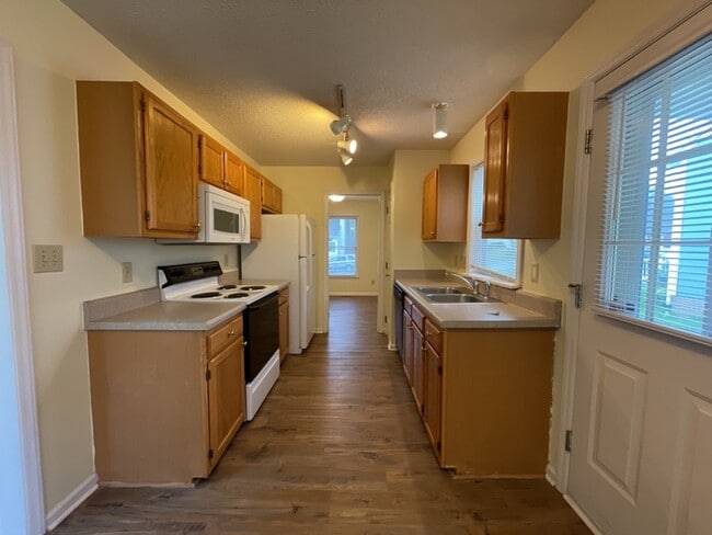 Building Photo - 2312 Faucette Ave