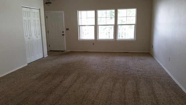 Foto principal - 4418 E Vantage Ln