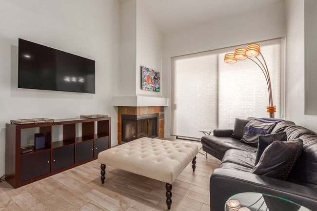 Foto del edificio - Two bedroom condo