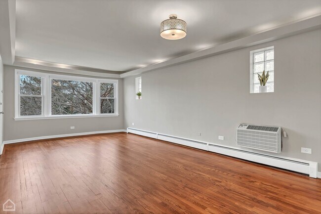 Foto del edificio - 5723 N Maplewood Ave