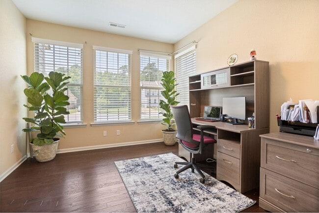 Building Photo - Beautiful 4 Bed 2.5 Bath