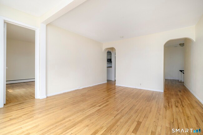 Building Photo - 18 Elm Tree Pl