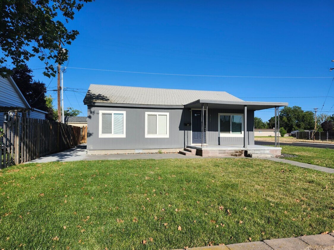 MOVE IN SPECIAL! Move in by 9/1 & get a $... - MOVE IN SPECIAL!  Move in by 9/1 & get a $...