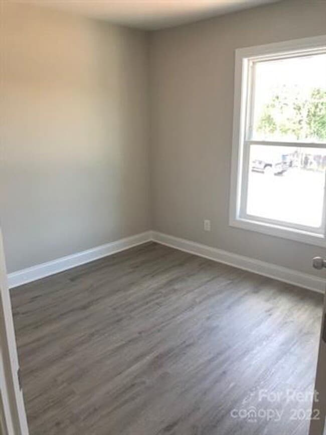 Building Photo - Brand new town home in Salisbury