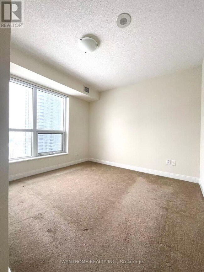 Building Photo - 181 Village Green Square