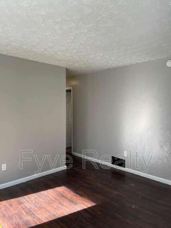 Building Photo - 6935 Gracely Dr