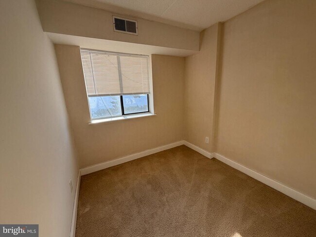 Foto del edificio - 1307 Valley Dr