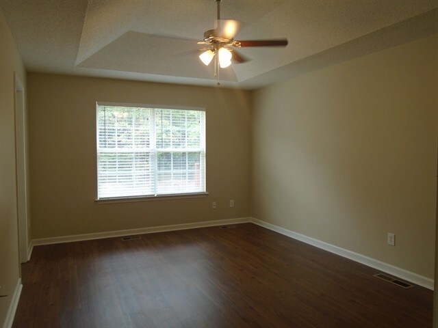Foto del edificio - 7209 Cedar Forest Drive