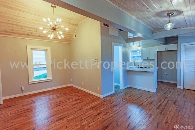 Foto del edificio - Gorgeous 2 Bedroom Close to PSNS