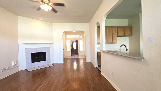 Foto del edificio - 4827 Hidden Chestnut Ln