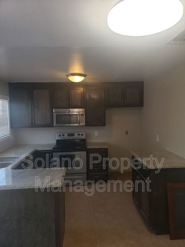 Foto del edificio - 340 Colonial Cir