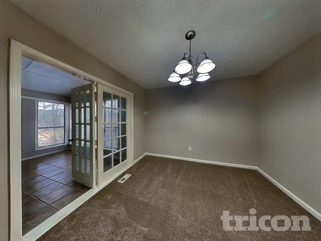 Building Photo - 303 Lowe Ct NW