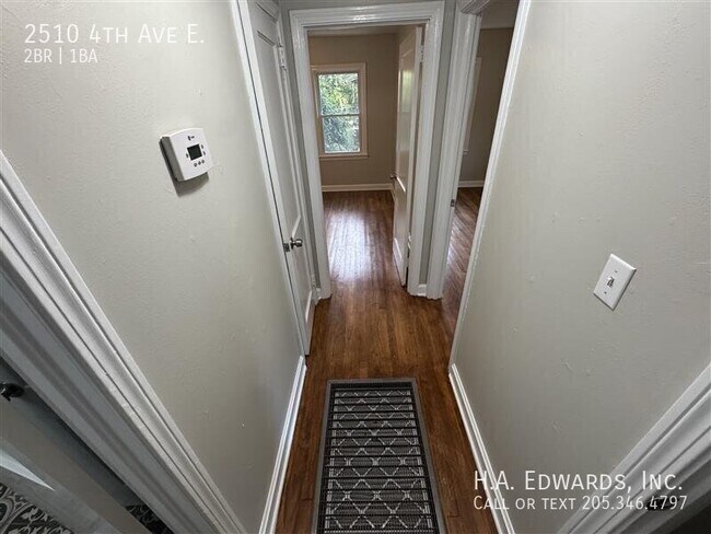 Foto del edificio - 2510 4th Ave E