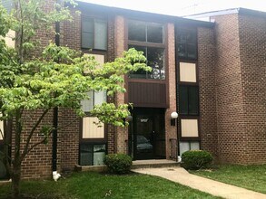 Building Photo - 9707 Kings Crown Ct