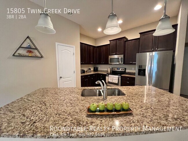 Foto del edificio - 15805 Twin Creek Dr