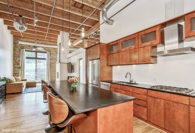 Building Photo - 612 N Oakley Blvd