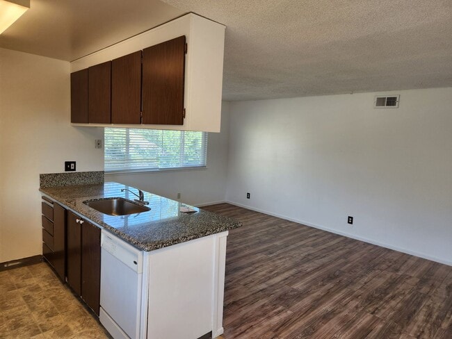 Foto del edificio - 225 Harding Blvd