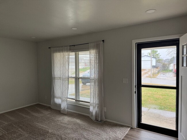 Building Photo - 3977 Sparkhill Dr