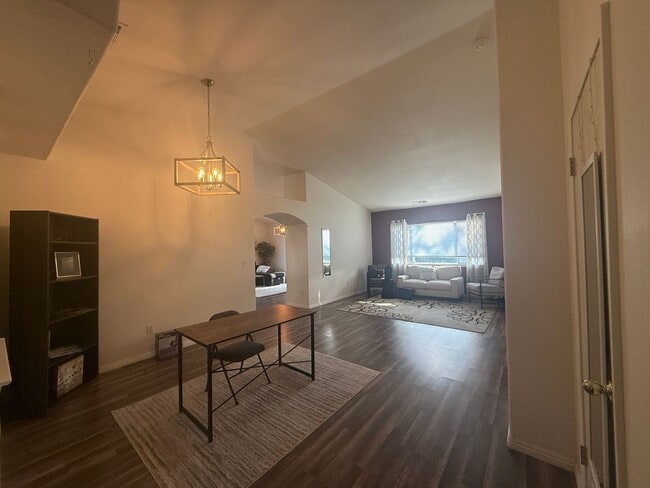 Foto del edificio - 3 bedrooms, 2 full bathrooms single-story home located in the heart of Visalia, CA.