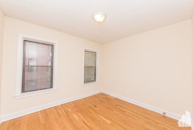 Foto del edificio - 3517 N Racine Ave