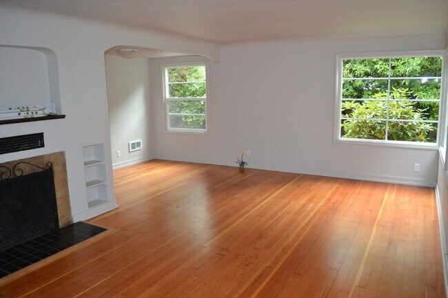 Building Photo - East 20th &amp; Onyx Alley