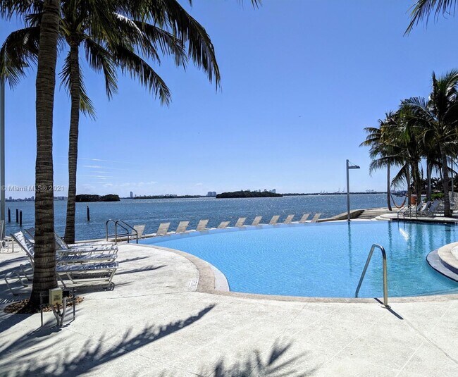 Foto del edificio - 750 NE 64th St