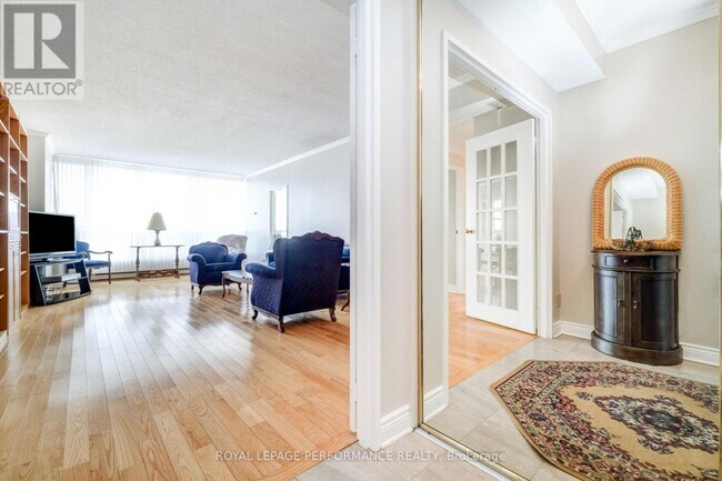Photo du bâtiment - 1705 Playfair Dr