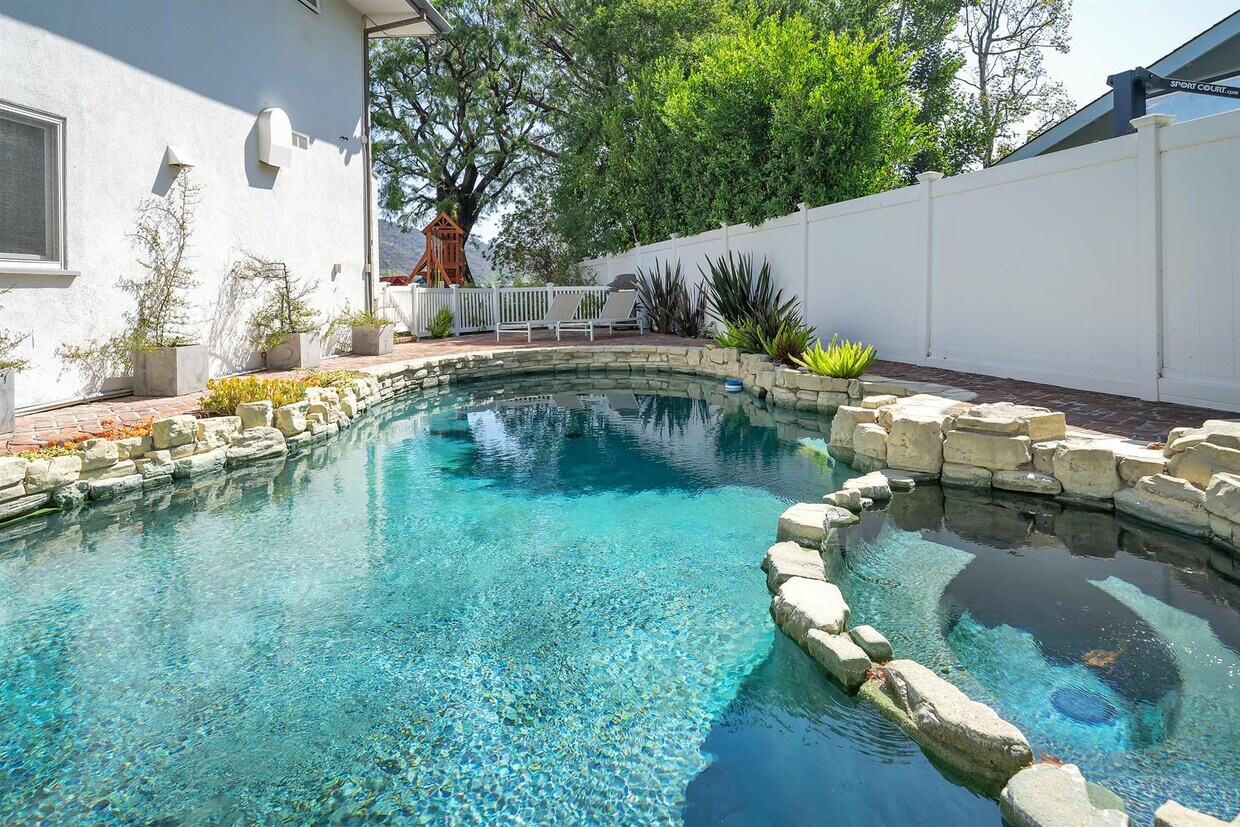 Primary Photo - 2324 Banyan Dr