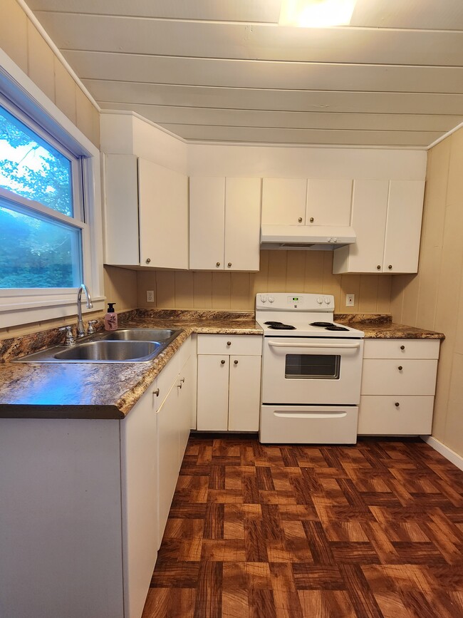 New countertops in kitchen - 3652 North St